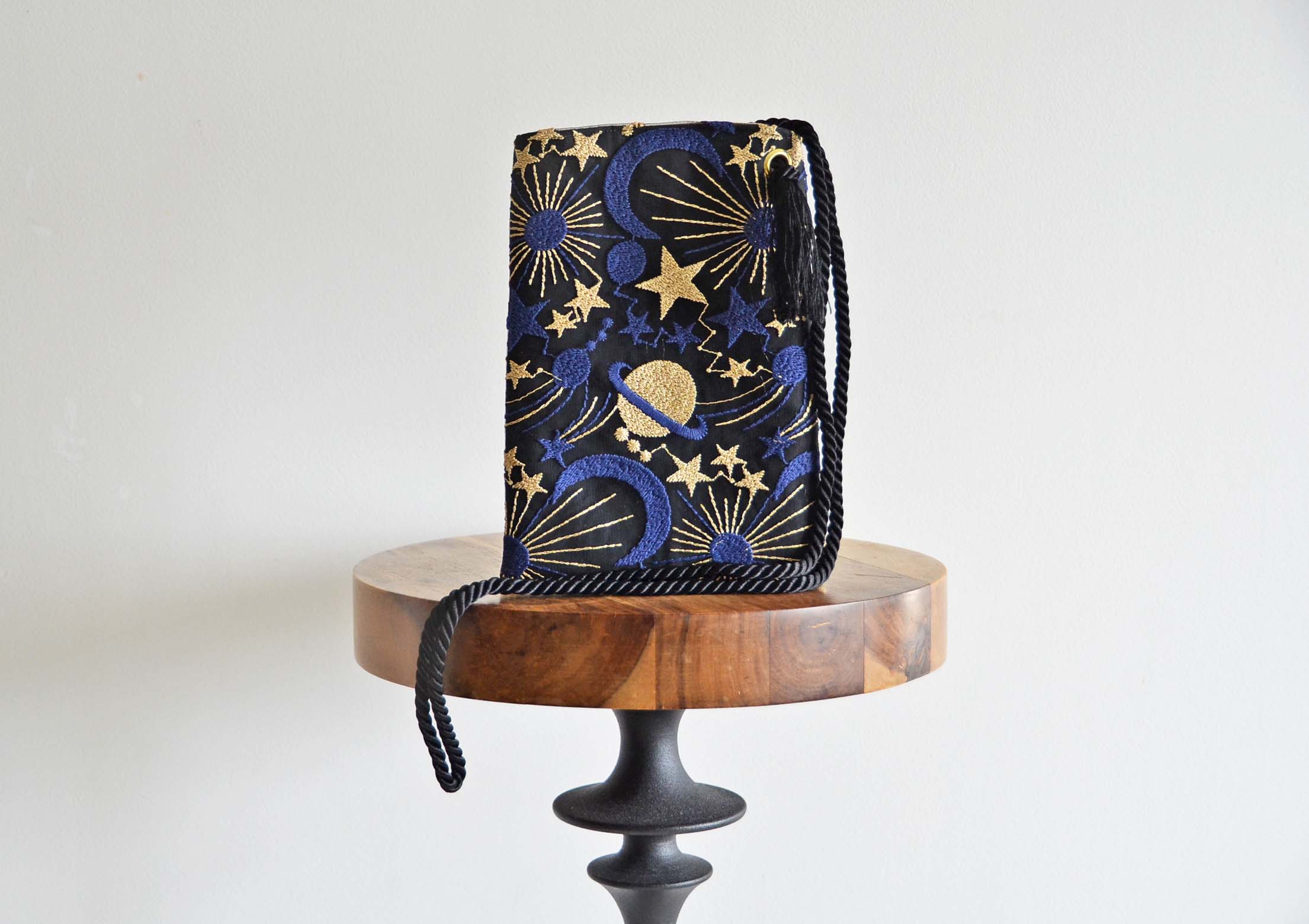 【選べるカラー】　プラネットチュール刺繍スマホポーチ　月と星　スマホショルダー